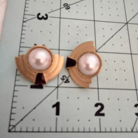 Monet Art Deco Earrings Vintage Gold Tone Faux Pearl Pierced Post - Picture 4 of 6